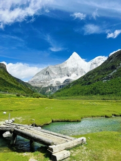 Explore the Ultimate Beauty: 12-Day Adventure from 318 National Highway to Lhasa:Hailuogou Glacier Park, Yading Nature Reserve, Ranwu Lake, Nyingchi, Lhasa, and Yamdrok Lake