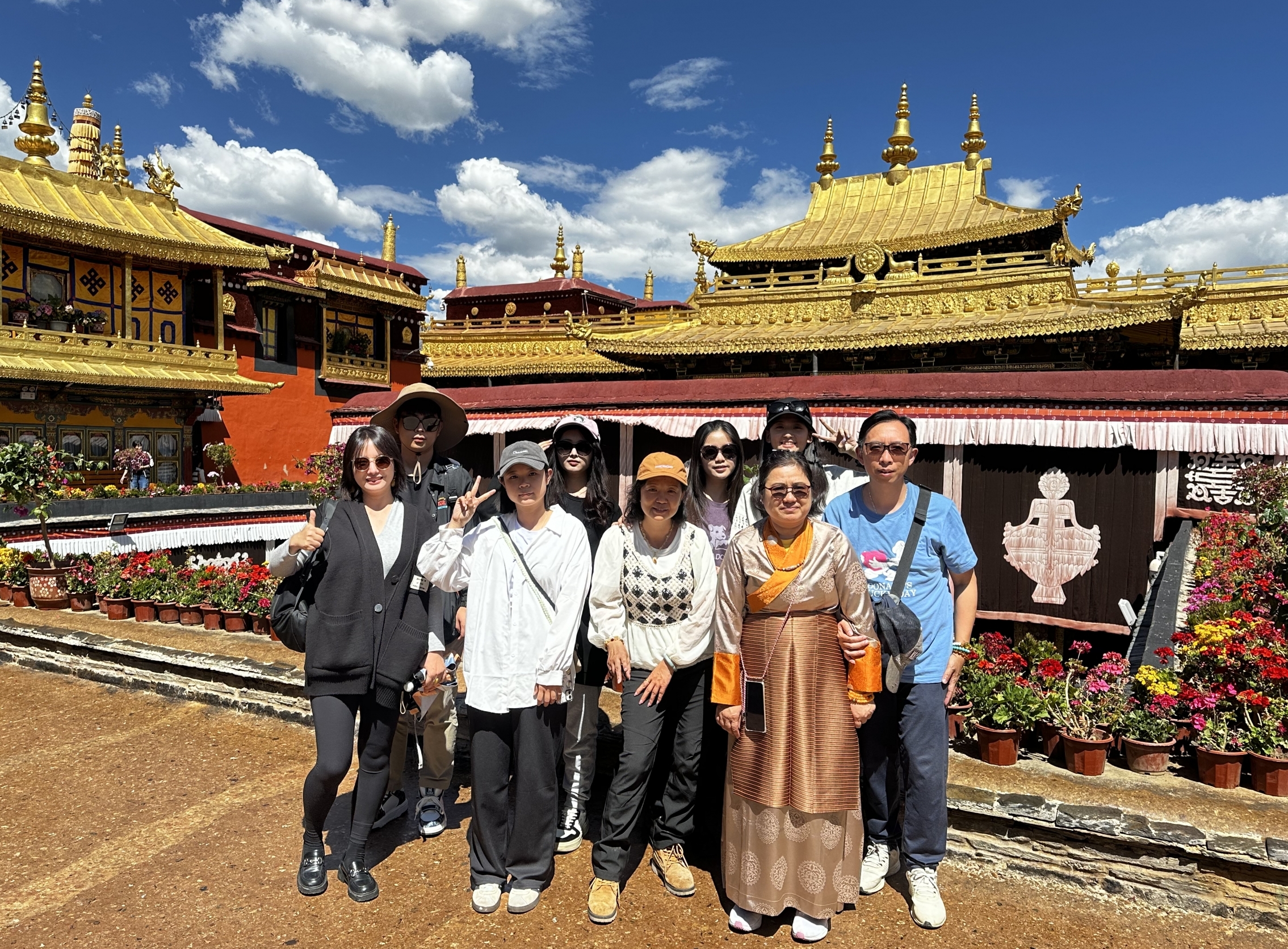 Tibet 8-Day Tour: Lhasa + Shigatse + Yamdrok Lake + Everest Base Camp + Namtso