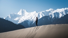 Collision of Snow Mountains and Sand Dunes - Linzhi Buddha's Palm Dune