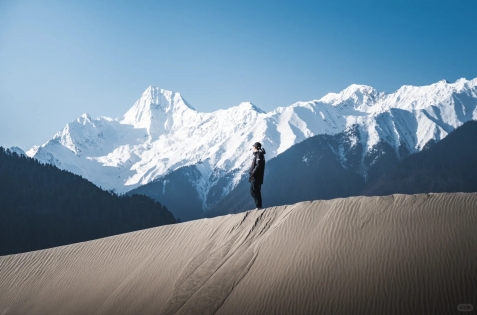 Collision of Snow Mountains and Sand Dunes - Linzhi Buddha's Palm Dune