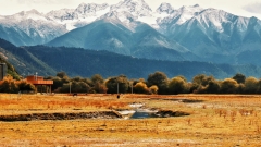 Exploring Tibet in Autumn: Perfect for Seniors and Altitude Sickness Concerns!