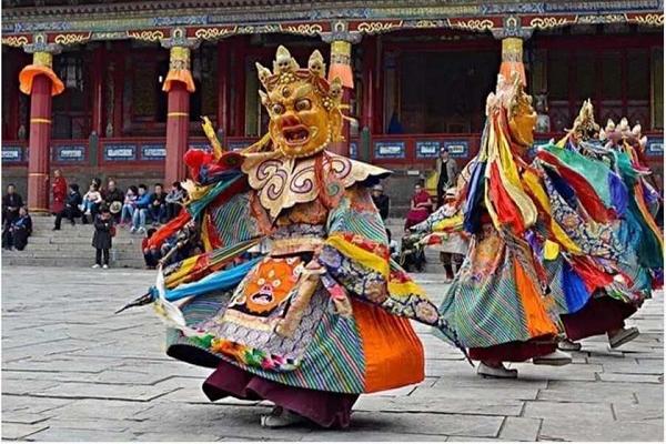 Whispers Between Worlds: Apparitions in Tibetan Culture