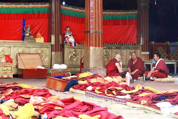 Tibetan monks