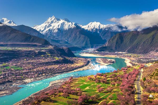 How to Avoid Crowds in Tibet: Real Strategies That Work