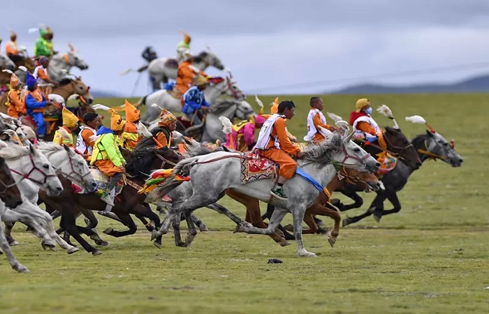 Tibet Photography Journey: Capturing Faith and Mountains Through the Lens