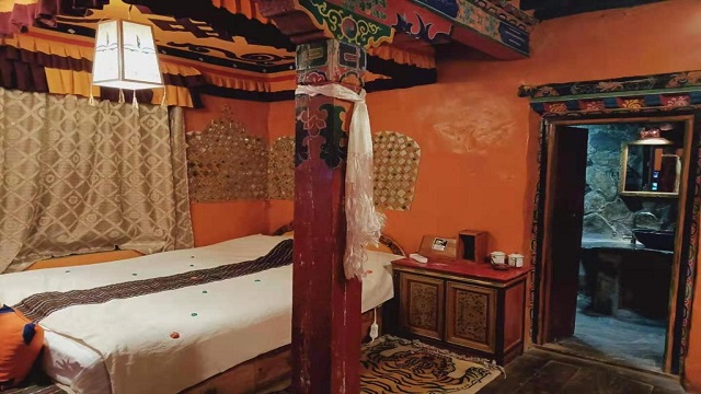 Accommodation in Autumn Tibet