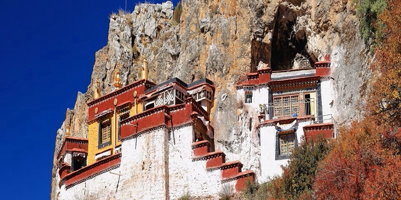 Drak Yerpa Meditation Caves