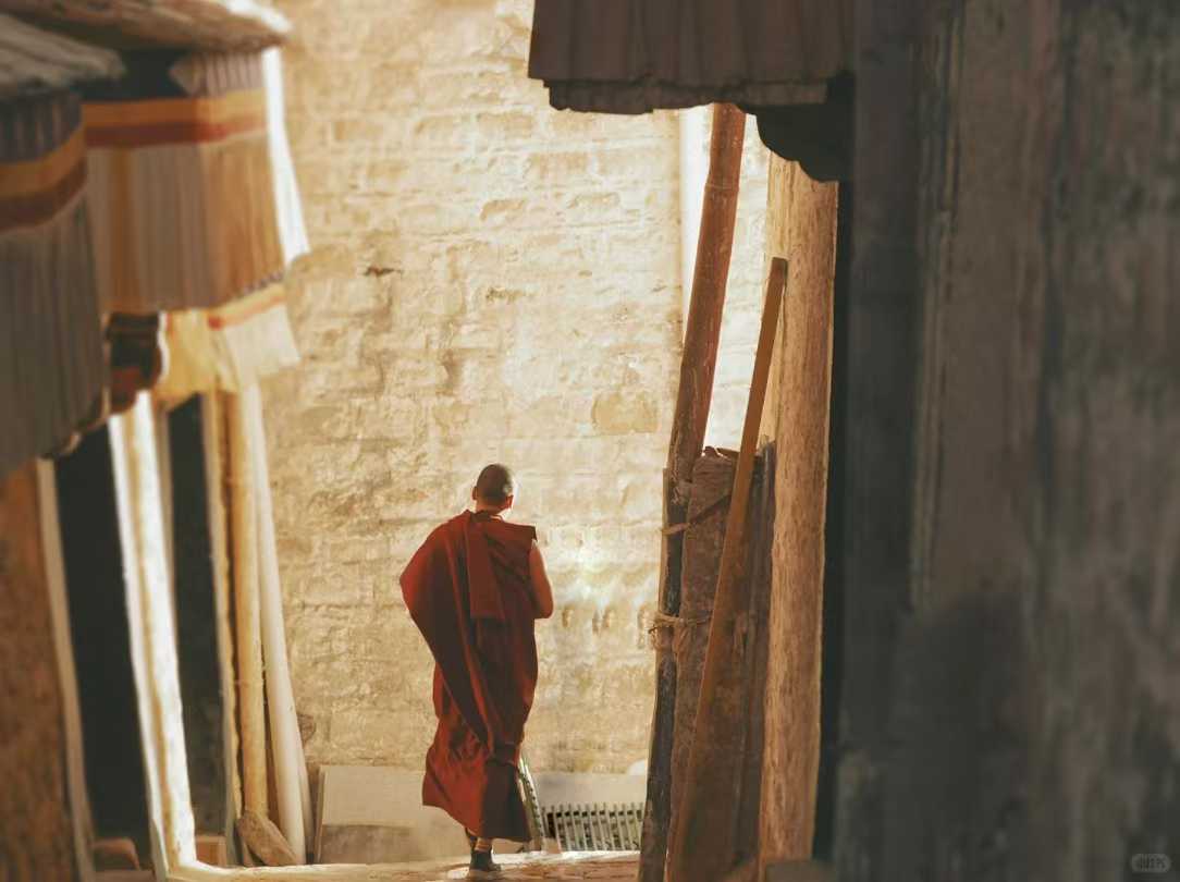 Buddhist Robe & Kasaya in Tibetan Culture