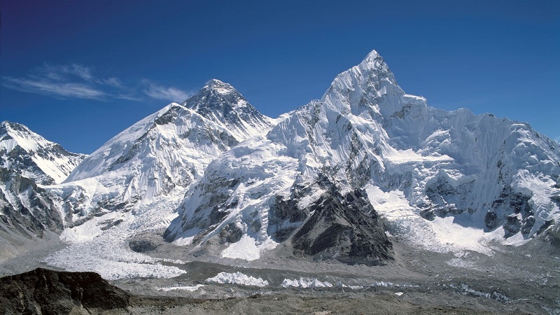 Above the Clouds: A Thai Traveller’s Guide to Tibet