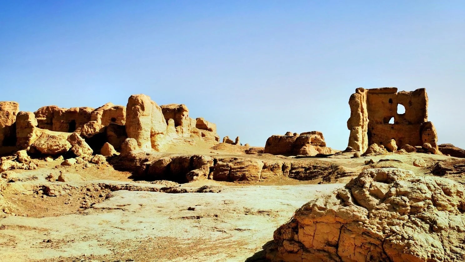 Best Places to Visit in Turpan :Jiaohe Ancient City,Grape Valleys & Desert Wonders