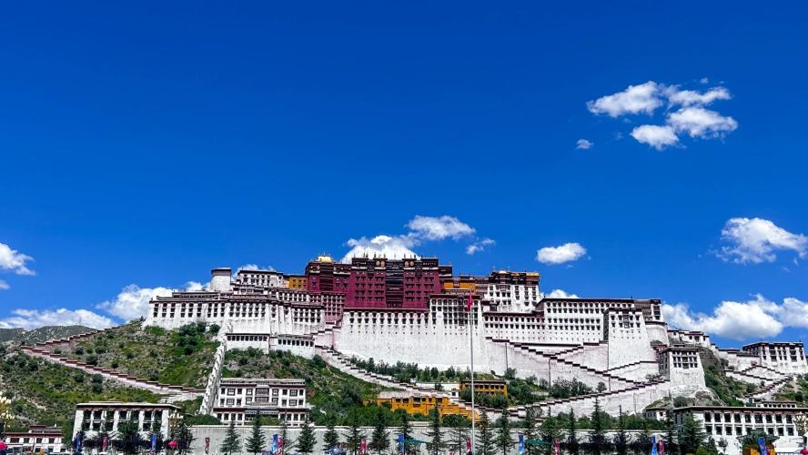 Tibet Photography Journey: Capturing Faith and Mountains Through the Lens