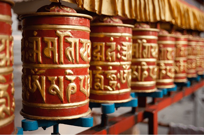 The Profound Meaning and Practice of “Om Mani Padme Hum” in Tibetan Buddhism