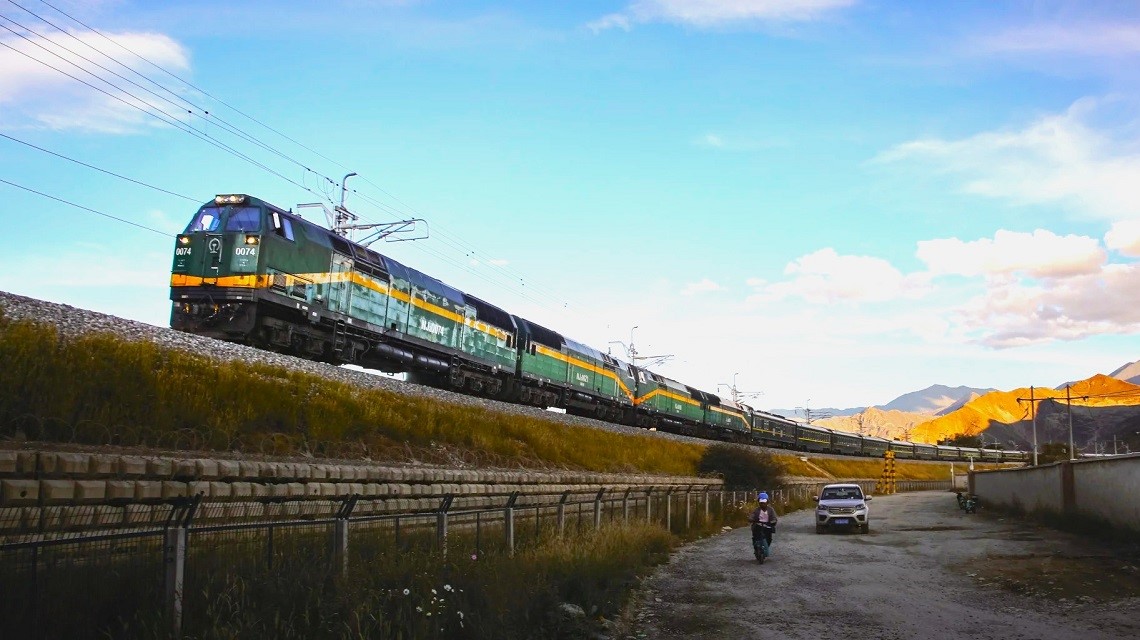 10-Day Deluxe Tibet Tour by Flight & Qinghai-Tibet Railway: Lhasa, Everest Base Camp & Namtso Lake