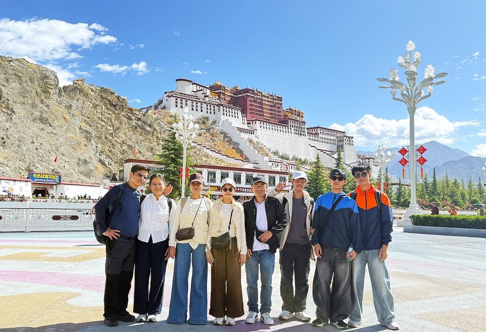 5-Day Tibet Exploration: From Lhasa to Yamdrok Lake