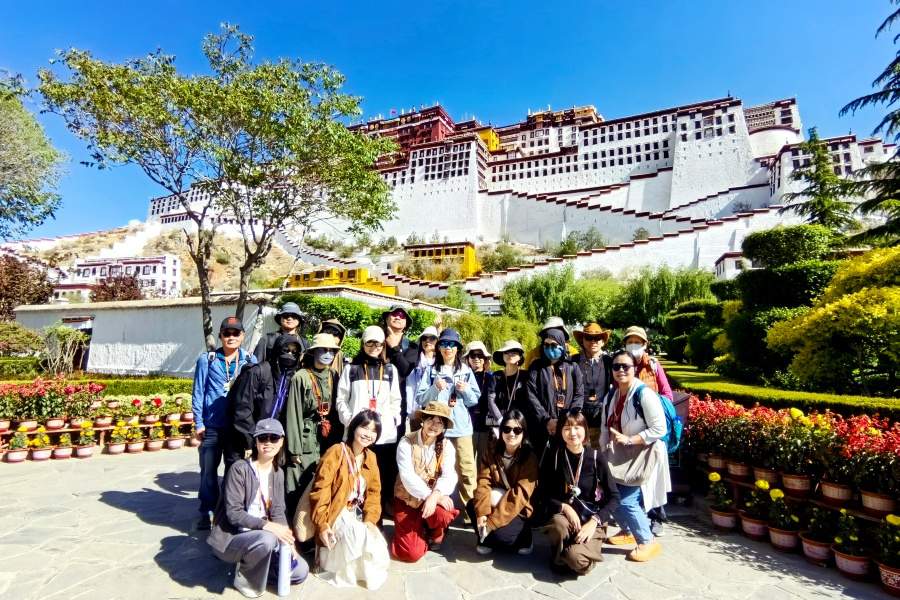 12-Day Chengdu to Lhasa Train Tour to Everest Base Camp