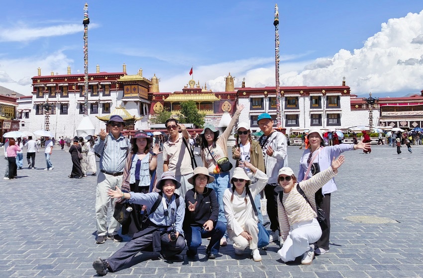 8 Days Lhasa to EBC Small Group Tour: Sera Monastery, Drepung Monastery , Yamdrok Lake, and Everest