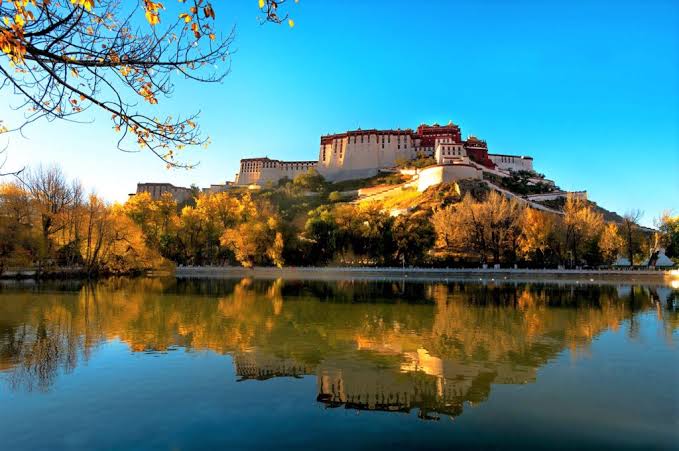 10-Day Autumn Tibet Tour: Ranwu Lake, Lhasa, Nyingchi, Bomi & More