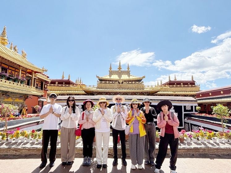 Tourist Photo at Jokhang Temple