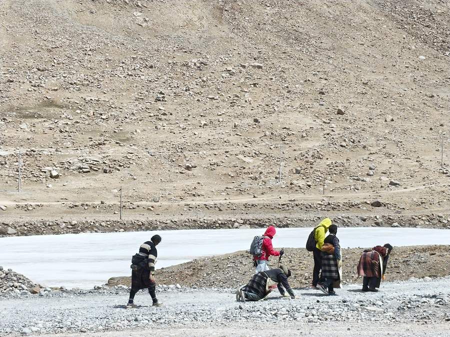14 Days Mount Kailash Pilgrimage Tour: Lhasa, Everest Base Camp & Kailash Kora