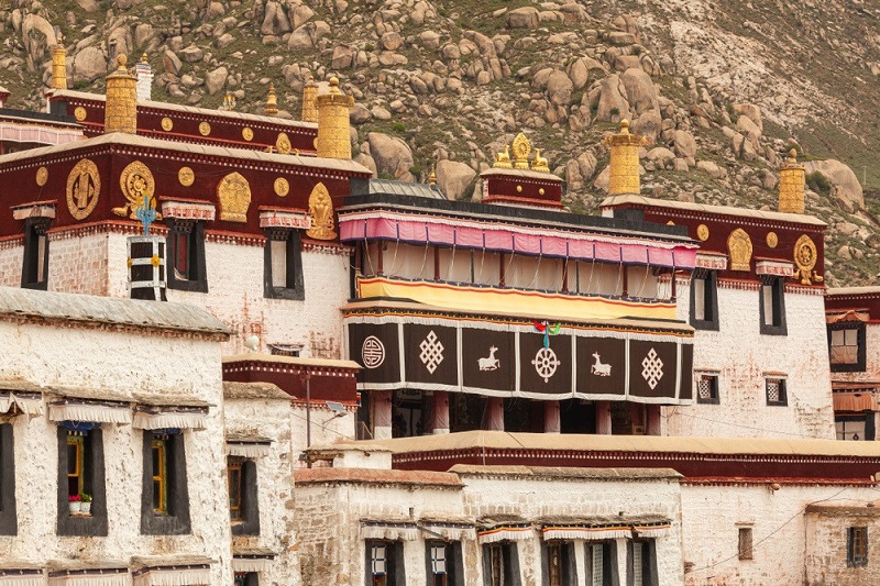 12-Day Chengdu to Lhasa Train Tour to Everest Base Camp