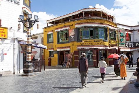 A Cup of Sweet Tea, a Slice of Slow Life: Guide to Lhasa’s Local Afternoon Tea Culture