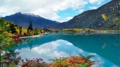 Lake Basum Tso Boat Ride and Lakeside Hike Nyingchi Guide