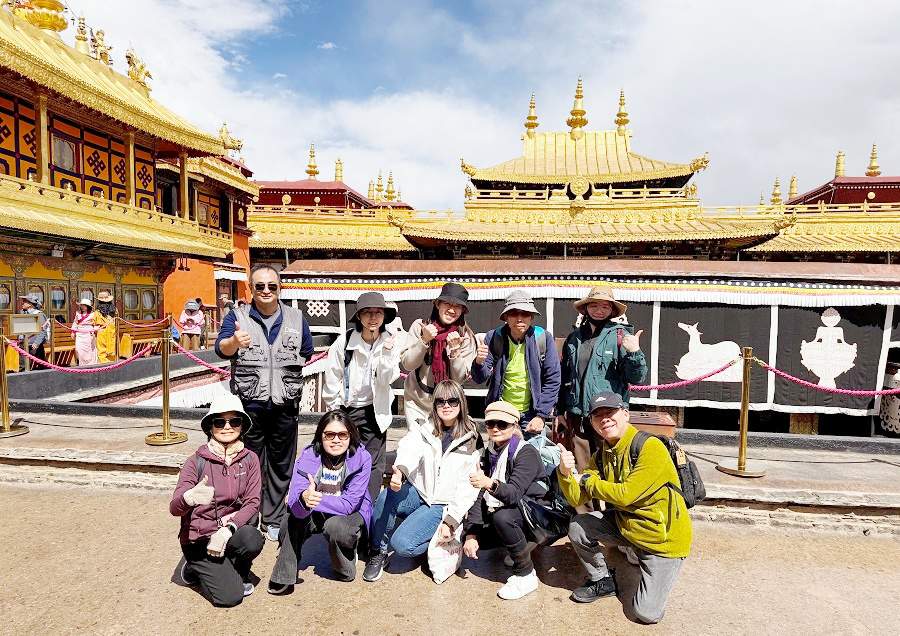 14 Days Mount Kailash Pilgrimage Tour: Lhasa, Everest Base Camp & Kailash Kora