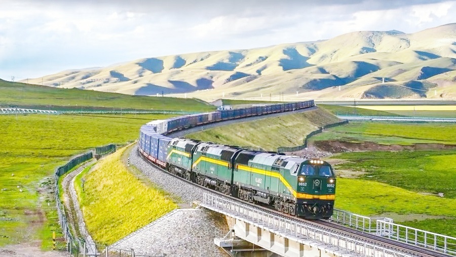 10-Day Deluxe Tibet Tour by Flight & Qinghai-Tibet Railway: Lhasa, Everest Base Camp & Namtso Lake