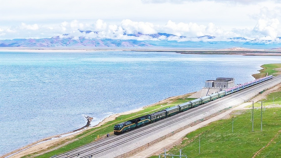 12-Day Chengdu to Lhasa Train Tour to Everest Base Camp