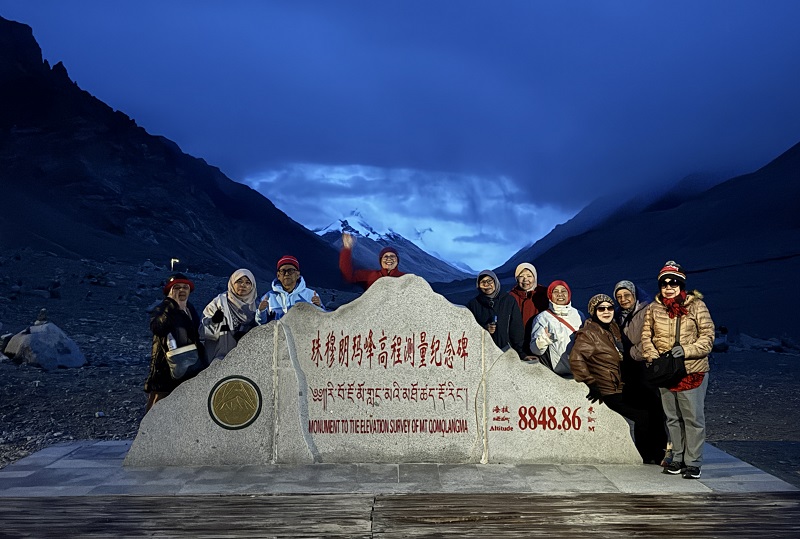 8 Days Lhasa to EBC Small Group Tour: Sera Monastery, Drepung Monastery , Yamdrok Lake, and Everest