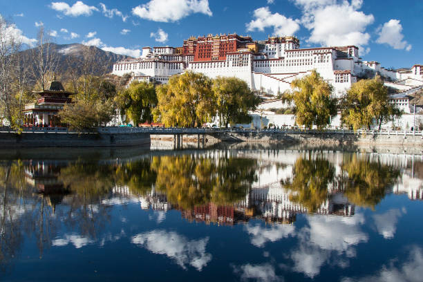 10 Days Tibet Autumn Tour: Visit Nyingchi, Lhasa, Bomi and More