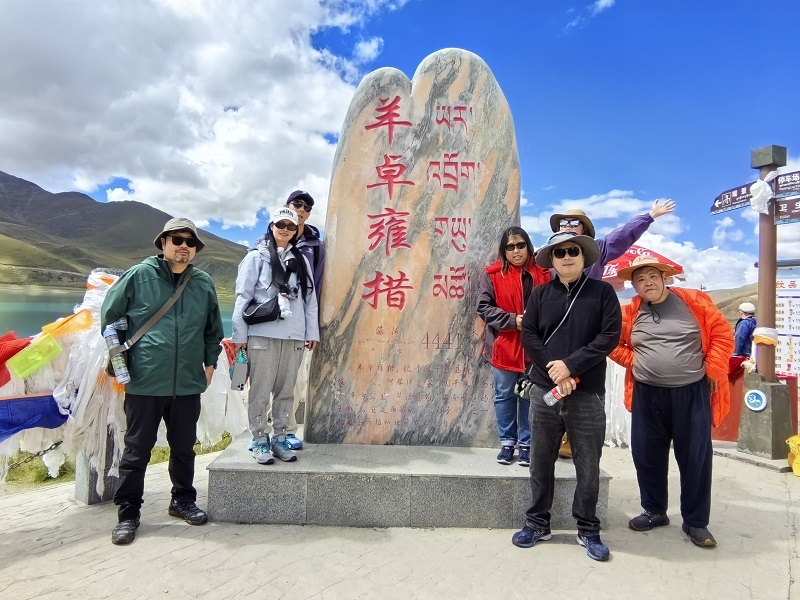 8-Day Tibet Winter Blue Ice & Glacier Tour: Lhasa, Nyingchi, Ranwu Lake & Laigu Glacier