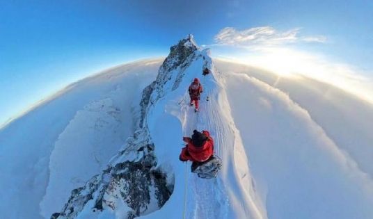 When Is the Best Time to Climb Mt. Everest? A Complete Guide to the Everest Climbing Season