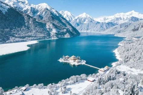 Frozen Lake Photography Tour Tibet: Capture the Magic of Blue Ice on the Roof of the World