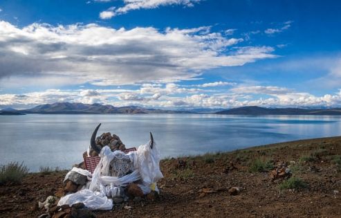 The Mysterious Dark Sapphire: Exploring Lake Rakshastal on G219