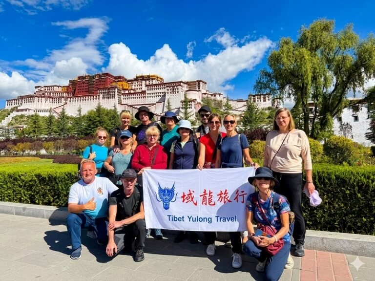 Tibet Tourists