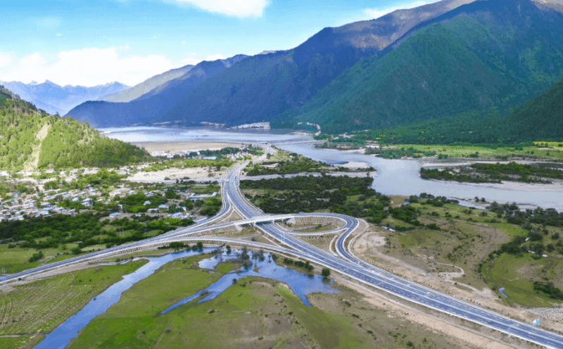 Connecting Scenic Wonders with Nyingchi Lhasa Expressway