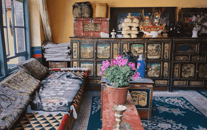 Tibetan-style housing