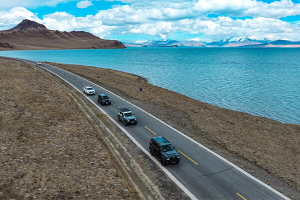 Road to Everest Base Camp in Tibet