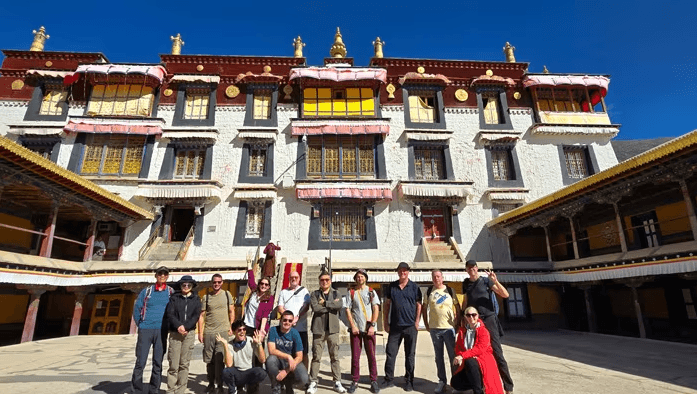 A group photo of the guests and Drepung Monastery