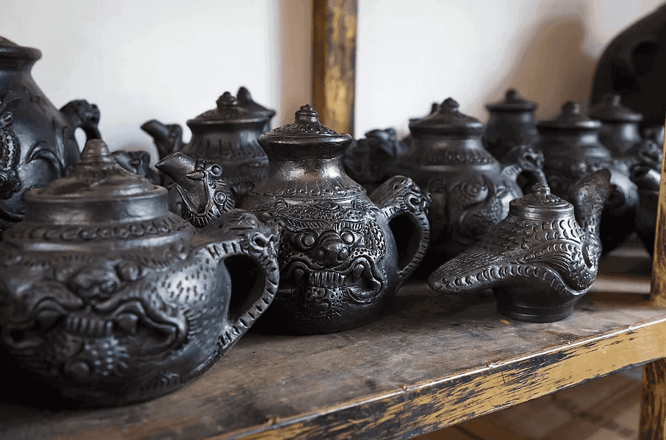 Tibetan-style black clay pottery