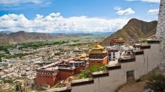 Temple Visiting Etiquette for International Visitors in Tibetan Monasteries