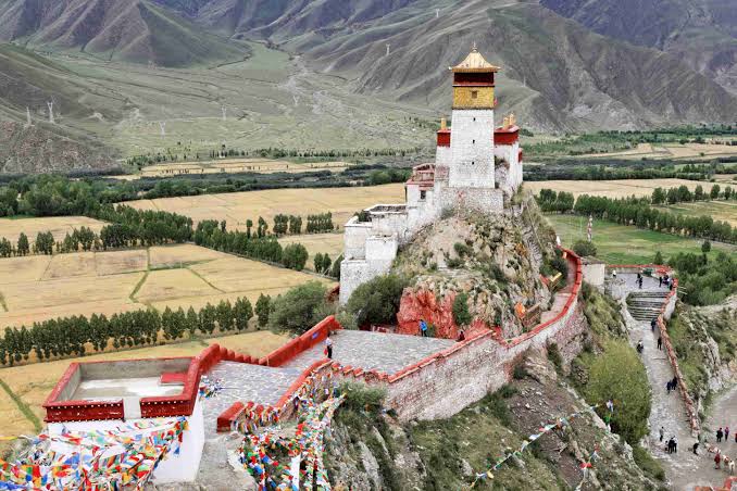 Yarlung Valley: Samye and Tsetang. First monastery and Fort.