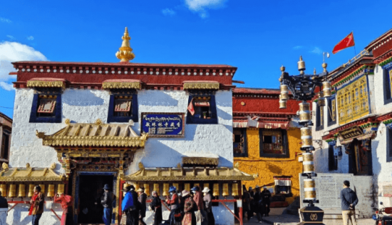 Barkhor Street Kora Walking Route in Lhasa | Complete Visitor Guide